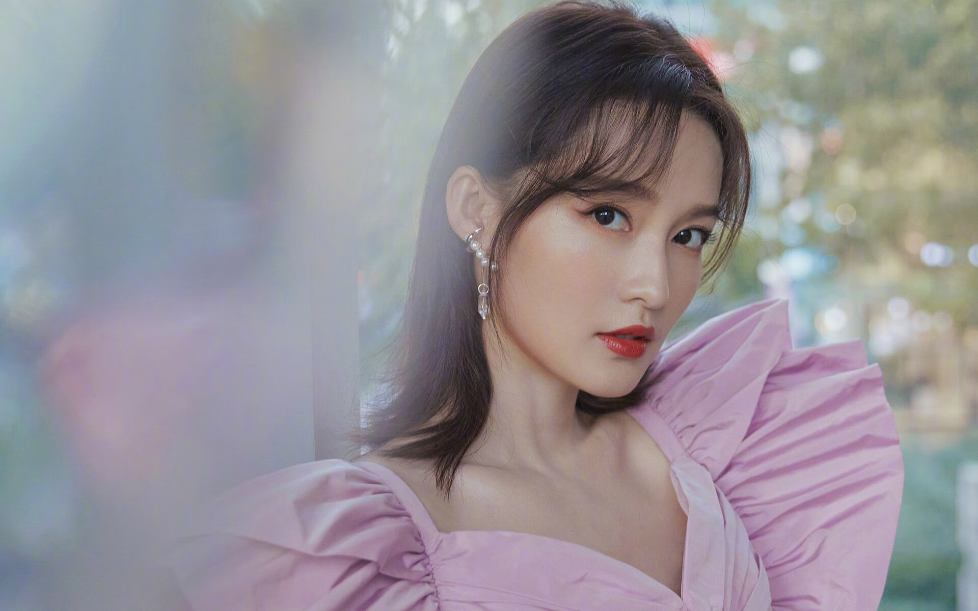 从华盛顿的铜墙铁壁到库里的全球飓风，当团队封锁遇上个人统治，篮球世界如何被重新定义？